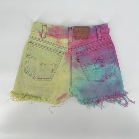 Levi’s Tie Dye Cut Off Button Fly Jean Shorts Size 24 Women’s - Picture 3 of 6